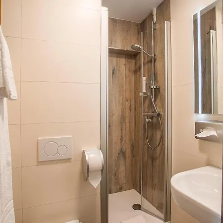 Restaurant Gruener Baum Guest house 3*