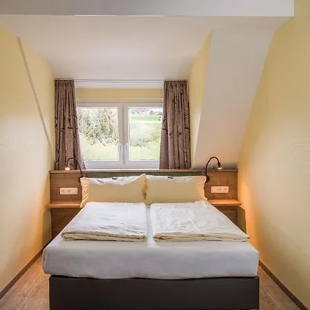Restaurant Gruener Baum Guest house 3*